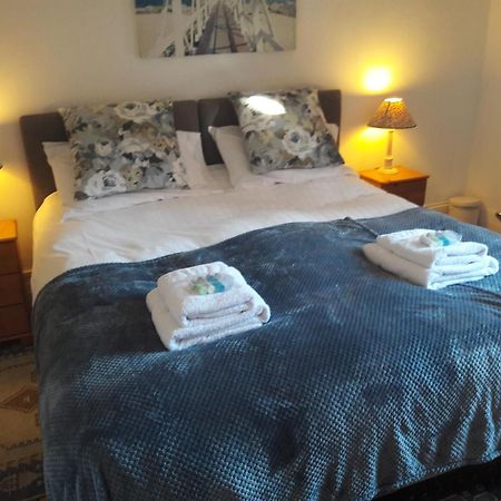 Sandsides Guest House Уитли-Бей Экстерьер фото