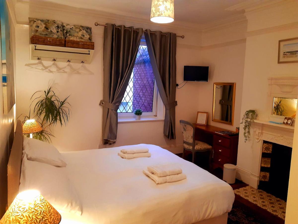 Sandsides Guest House Уитли-Бей Экстерьер фото