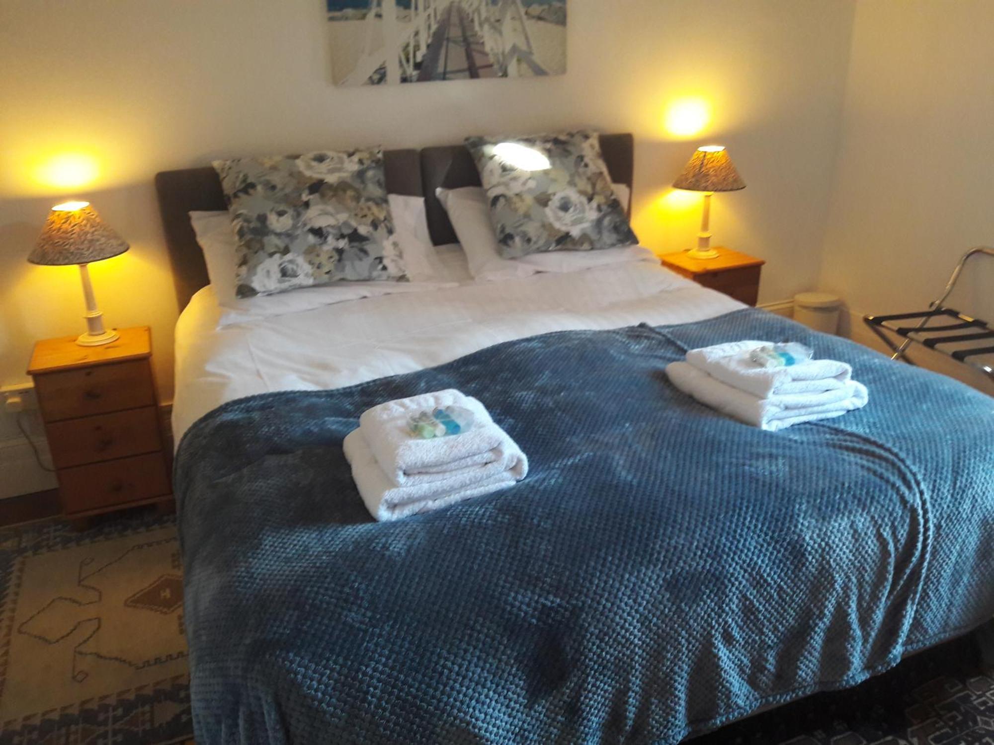 Sandsides Guest House Уитли-Бей Экстерьер фото