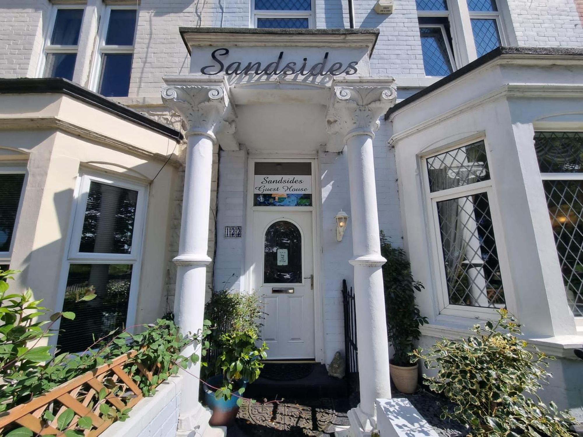 Sandsides Guest House Уитли-Бей Экстерьер фото