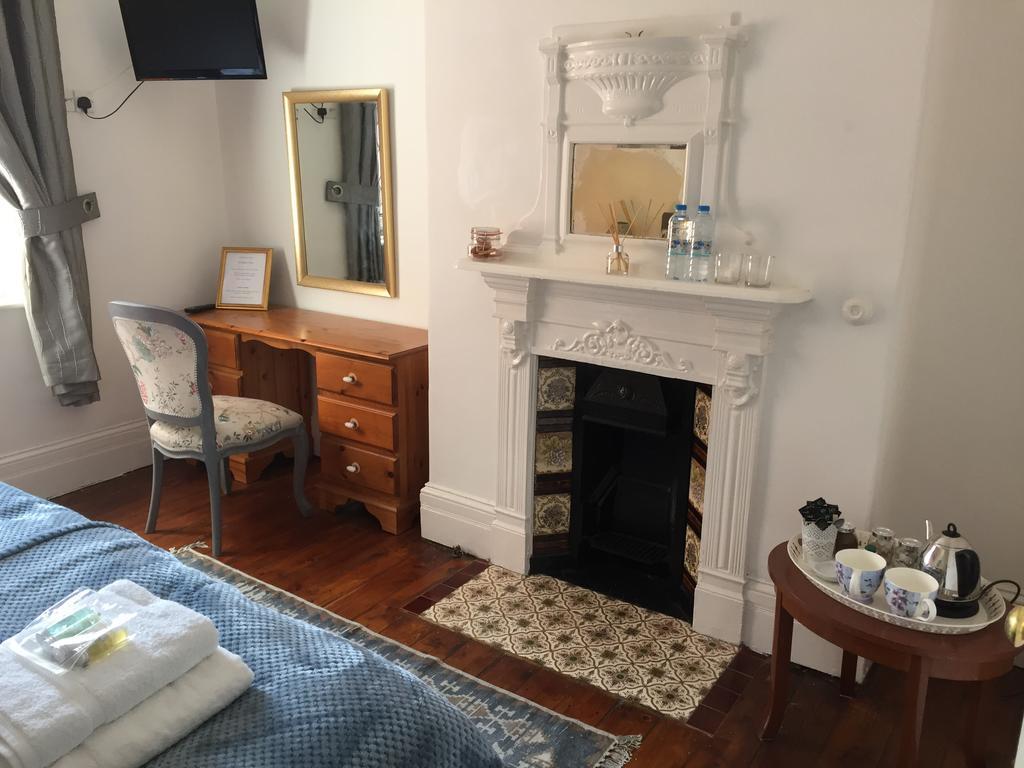 Sandsides Guest House Уитли-Бей Экстерьер фото