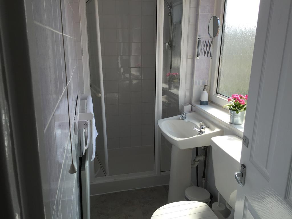 Sandsides Guest House Уитли-Бей Экстерьер фото