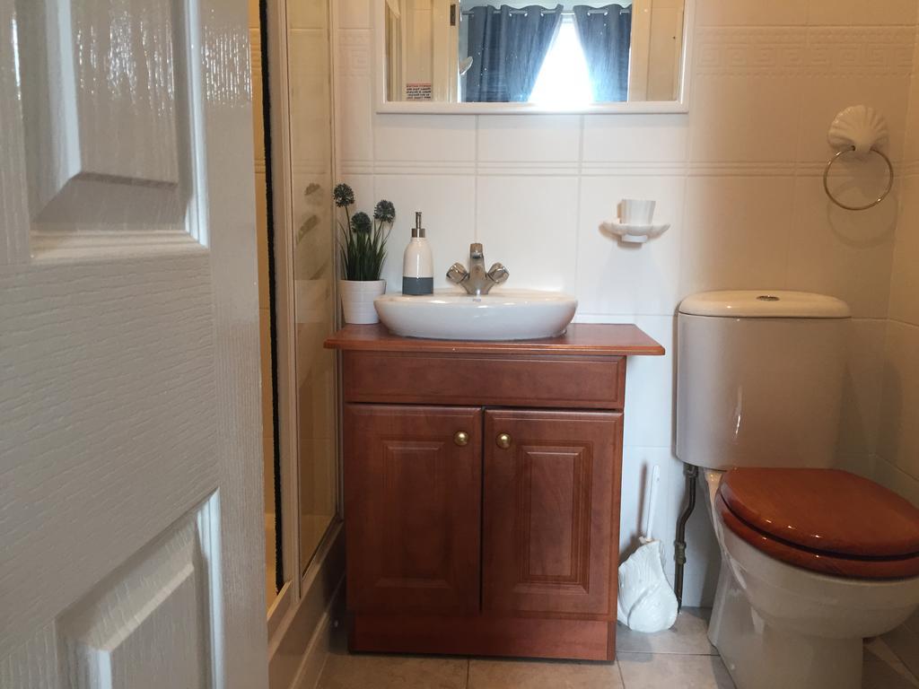 Sandsides Guest House Уитли-Бей Экстерьер фото