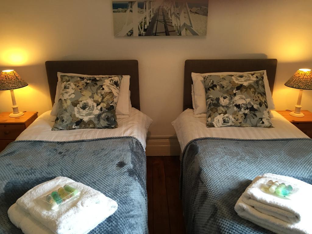 Sandsides Guest House Уитли-Бей Экстерьер фото