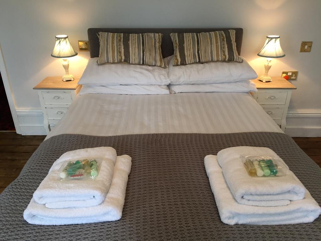 Sandsides Guest House Уитли-Бей Экстерьер фото